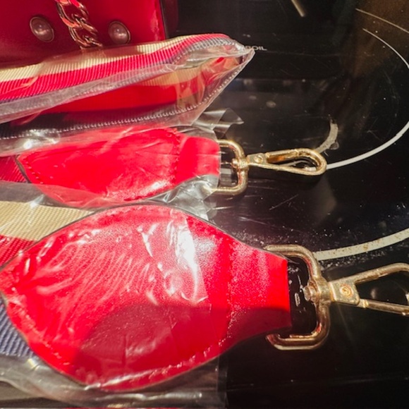 BRAND NEW! Adorable Red Bee Bag w/Red, White, Blue Long Handle Strap! Never Worn - Picture 6 of 12